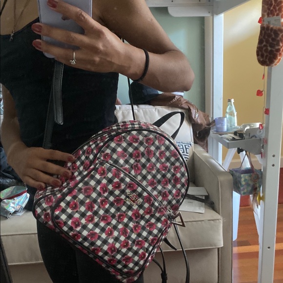 Guess Backpack purse - Picture 5 of 6
